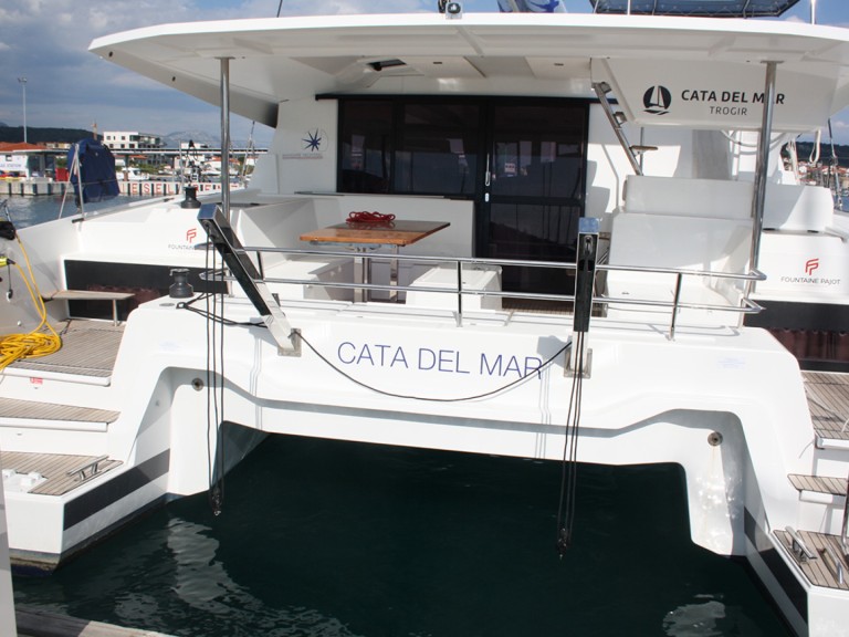 Catamaran à louer à Seget Donji au meilleur prix