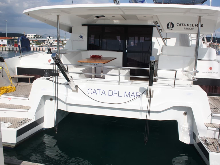 Catamaran à louer à Seget Donji au meilleur prix