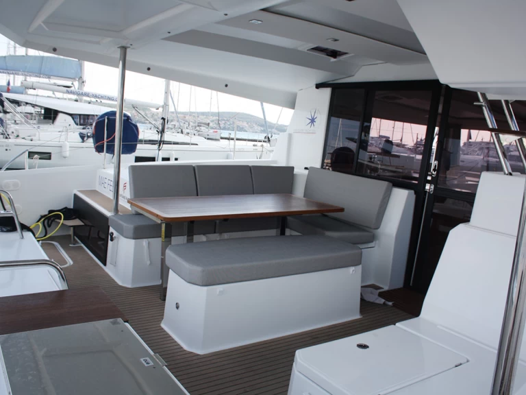 Louez un Fountaine Pajot Astrea 42 à Seget Donji