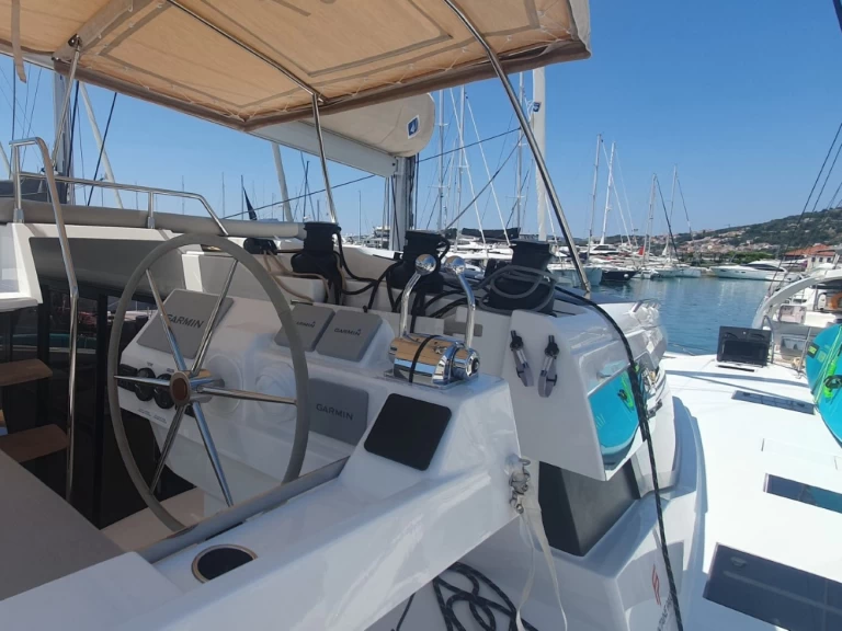 Catamaran à louer à Seget Donji au meilleur prix