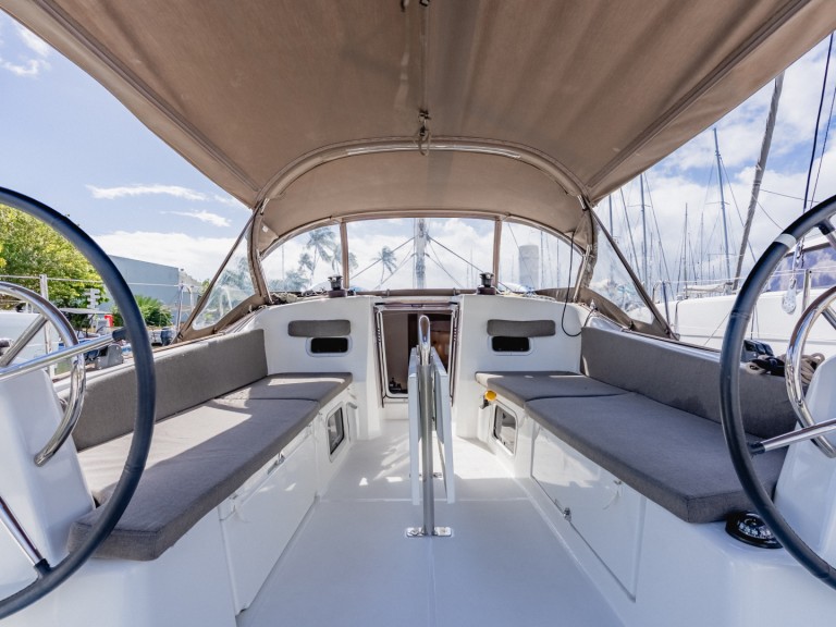 Location à Road Town - Jeanneau Sun Odyssey 380 sur SamBoat