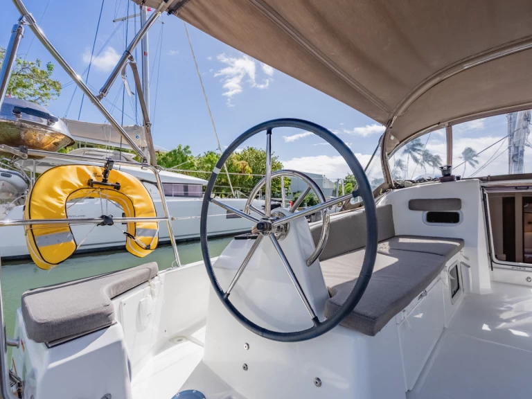 Location bateau Road Town pas cher Sun Odyssey 380