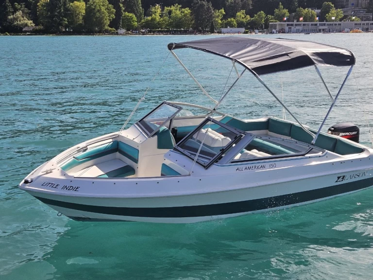Bateau à moteur à louer à Annecy au meilleur prix