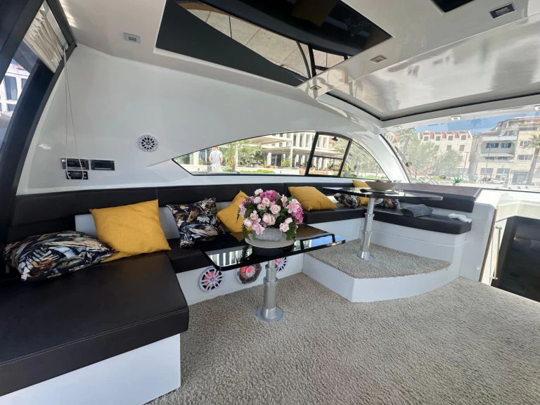 Louer Bateau à moteur avec ou sans skipper Pearl Sea à Split