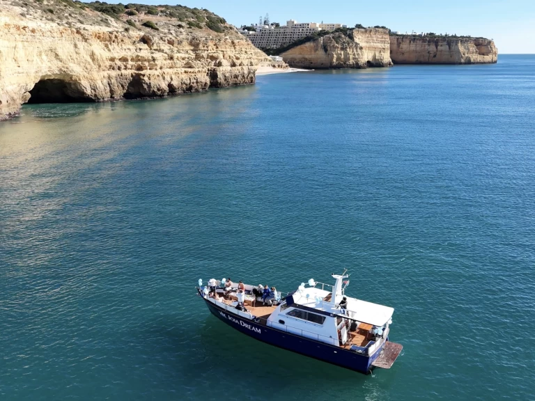 Louer Bateau à moteur avec ou sans skipper Yate Cantiere Navale à Portimão