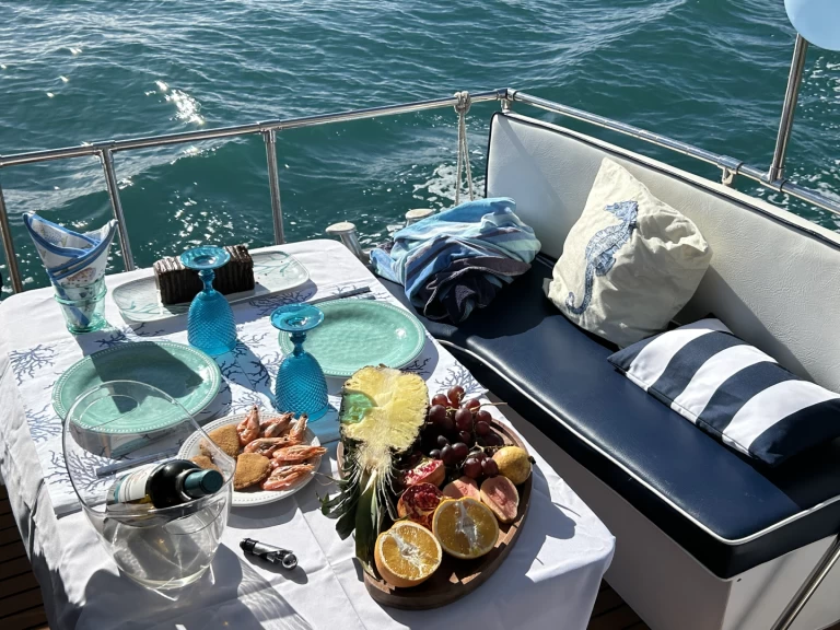 Bateau à moteur à louer à Portimão au meilleur prix