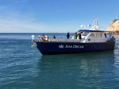 Yate Cantiere Navale Yate Sciallino charter bareboat or captained in  Portimão