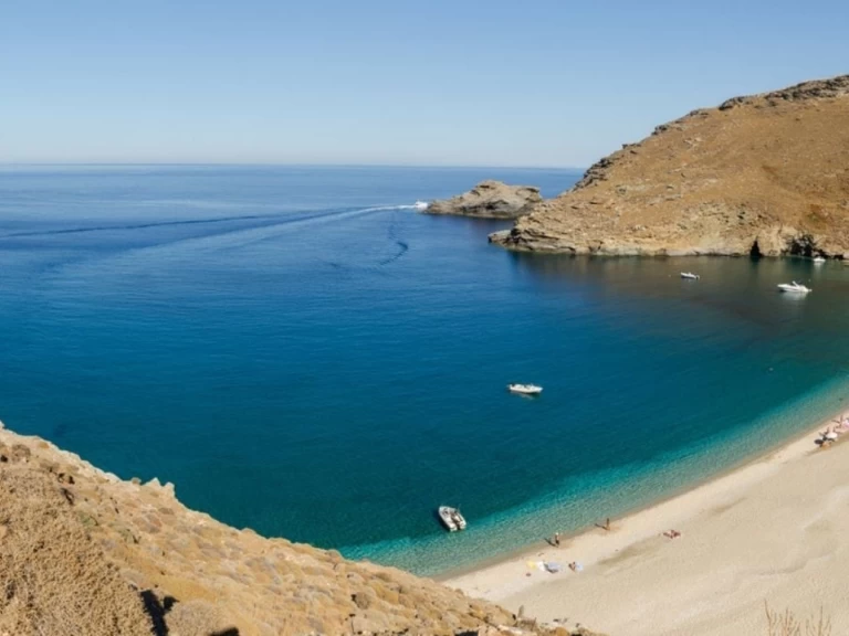 Tullio-Abbate elite 35 a louer à Marina Aliki