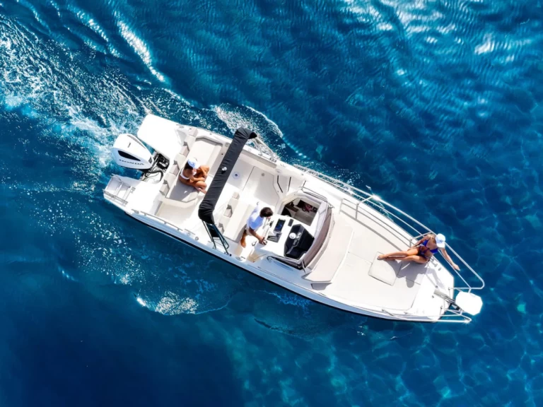 Location Bateau à moteur Trimarchi avec permis