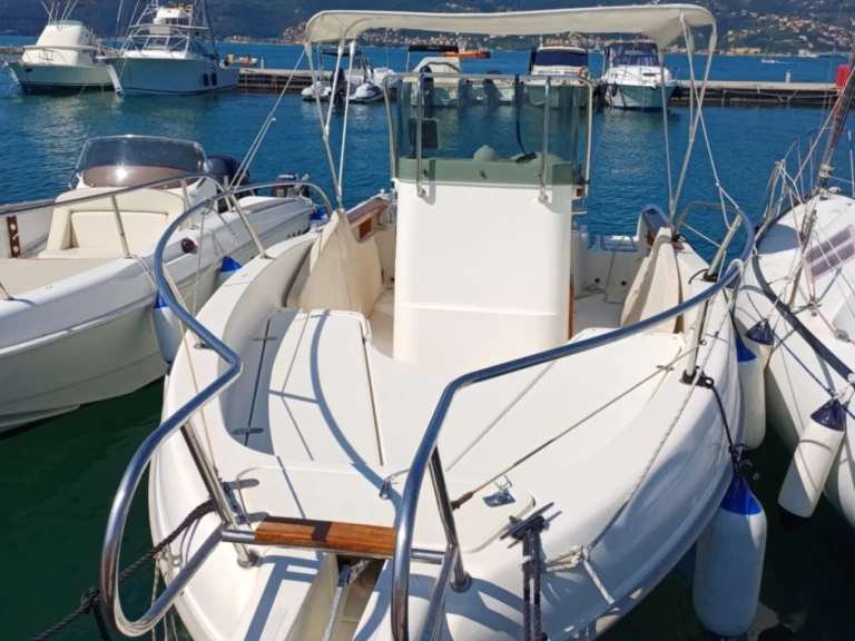 Bateau à moteur à louer à La Spezia au meilleur prix