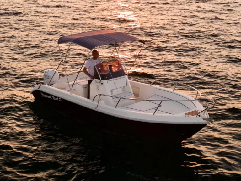 Louer Bateau à moteur avec ou sans skipper Terminal Boat à Sorrento