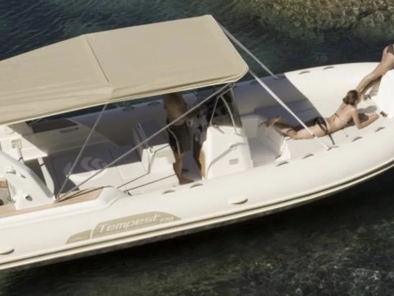 Louez un Capelli Tempest 800 à Arcachon