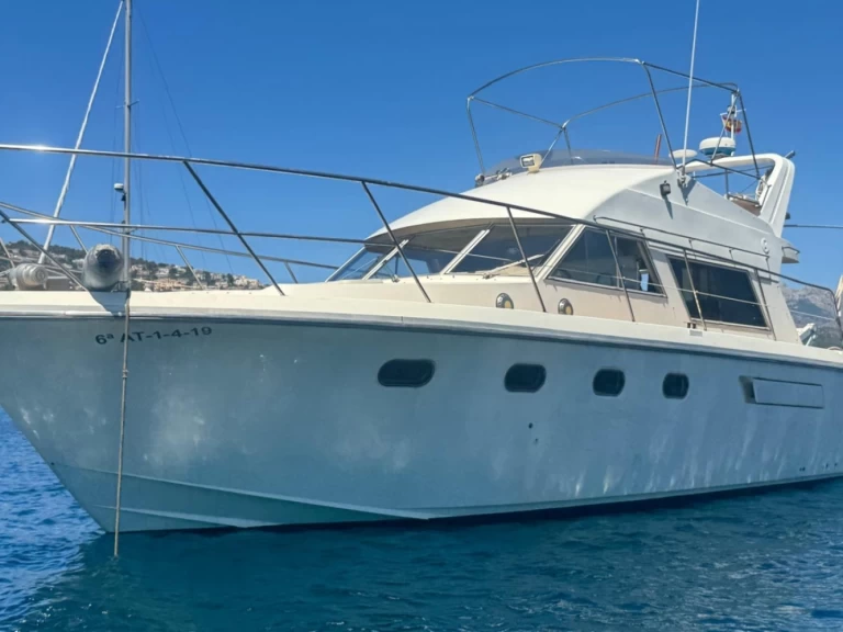 Bateau à moteur à louer à Barcelone au meilleur prix