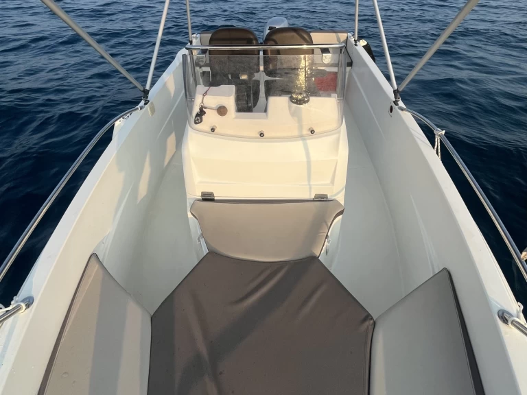 Location Bateau à moteur Prusa Marine avec permis