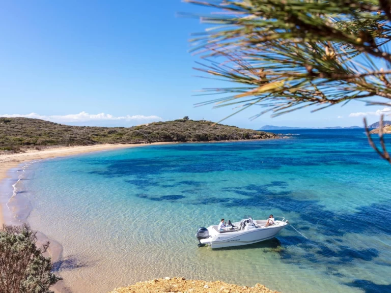 Location Bateau à moteur Jeanneau avec permis