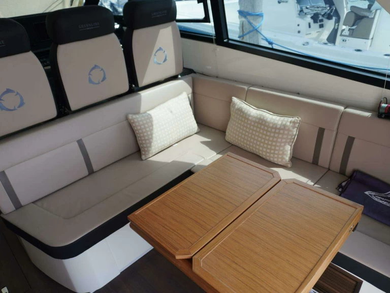 Louer Bateau à moteur avec ou sans skipper Jeanneau à Golfe-Juan