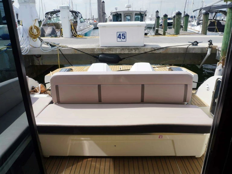 Location bateau Golfe-Juan pas cher Leader 36