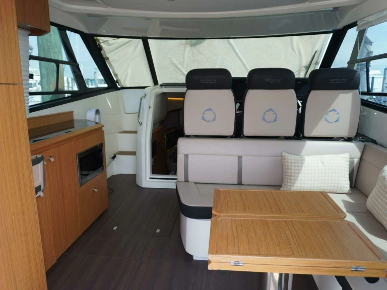 Location Bateau à moteur à Golfe-Juan - Jeanneau Leader 36