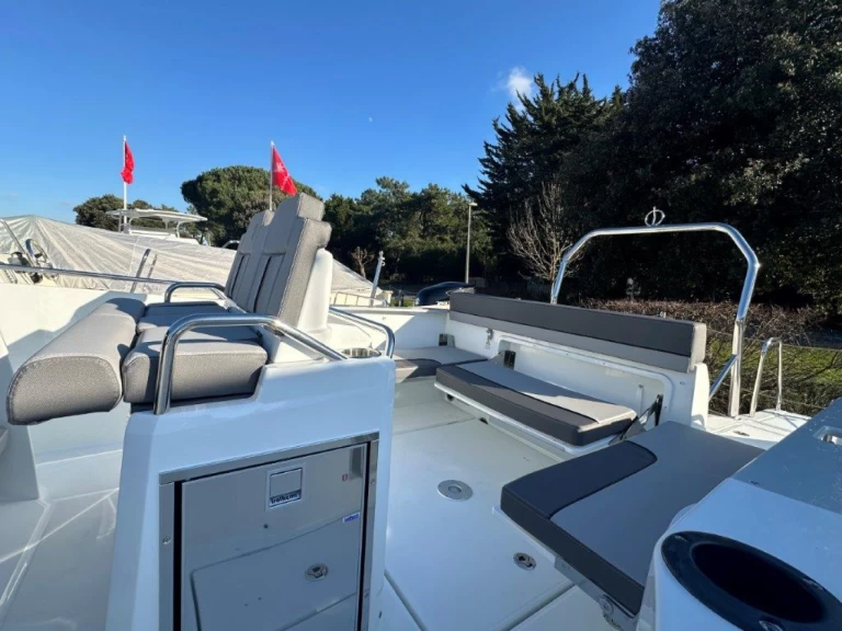 Bateau à moteur à louer à La Flotte au meilleur prix