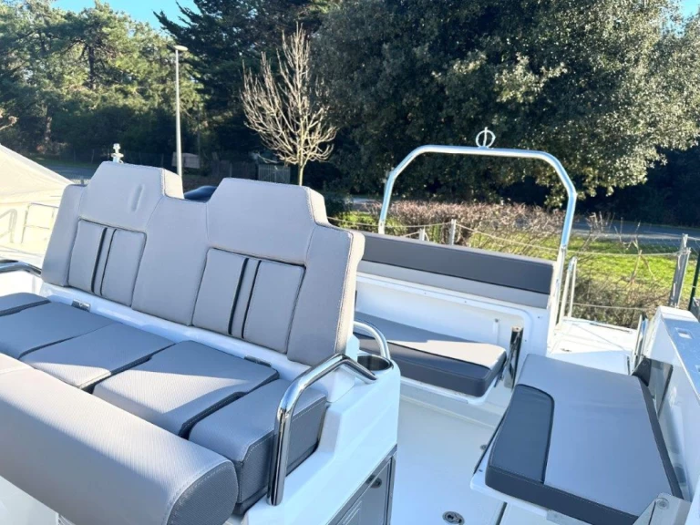 Jeanneau Cap Camarat 7.5 CC a louer à La Flotte