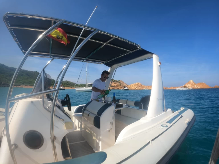 Location Bateau à moteur à Fornells - Astec day cruiser 800