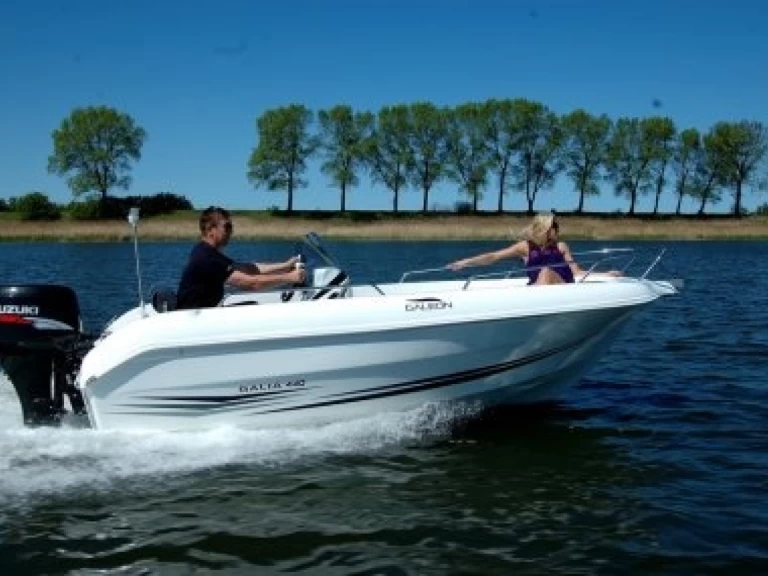 Bateau à moteur à louer à Portocolom au meilleur prix