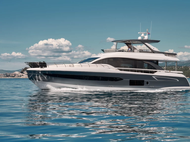 Location à Podstrana - Azimut Azimut 78 Fly - 4 + 1 cab. sur SamBoat