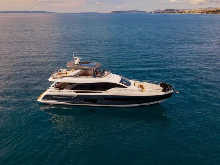 Location à Podstrana - Azimut Azimut 78 Fly - 4 + 1 cab. sur SamBoat