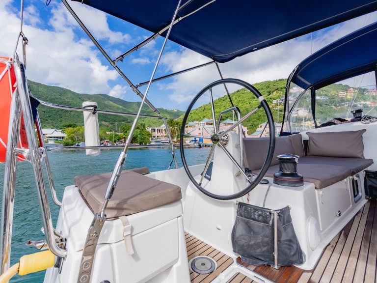 Location bateau Road Town pas cher Sun Odyssey 490