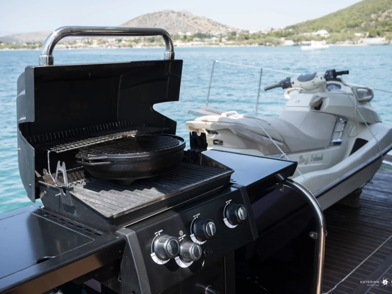 Catamaran à louer à Néa Péramos au meilleur prix