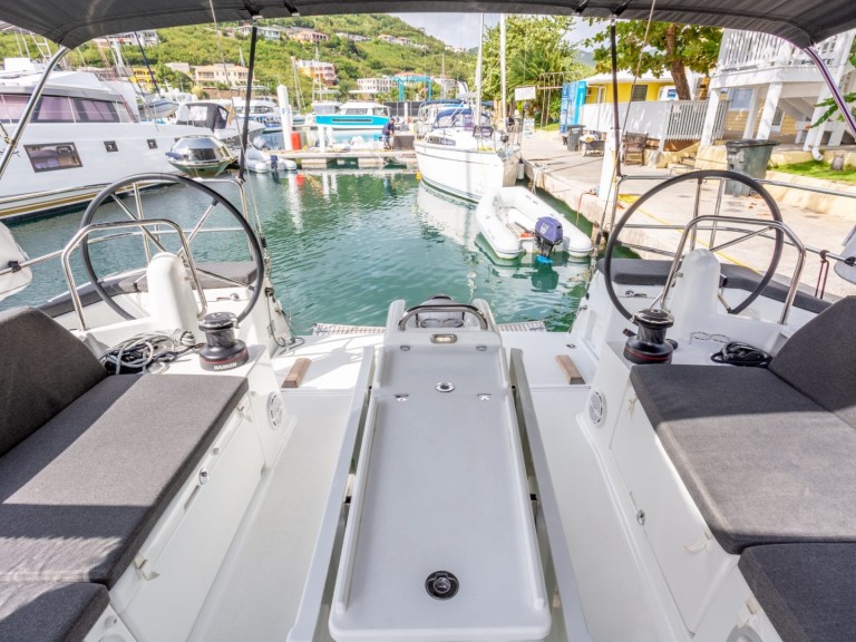 Louez un Jeanneau Sun Odyssey 490 à Road Town