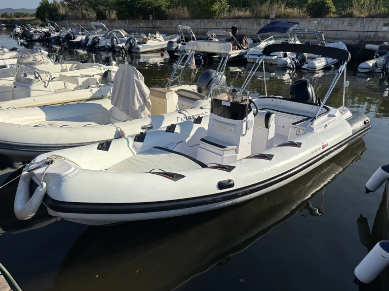 Location bateau Hyères pas cher Selva 650 Family