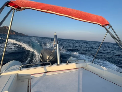 Location Semi-rigide Nuova Jolly avec permis