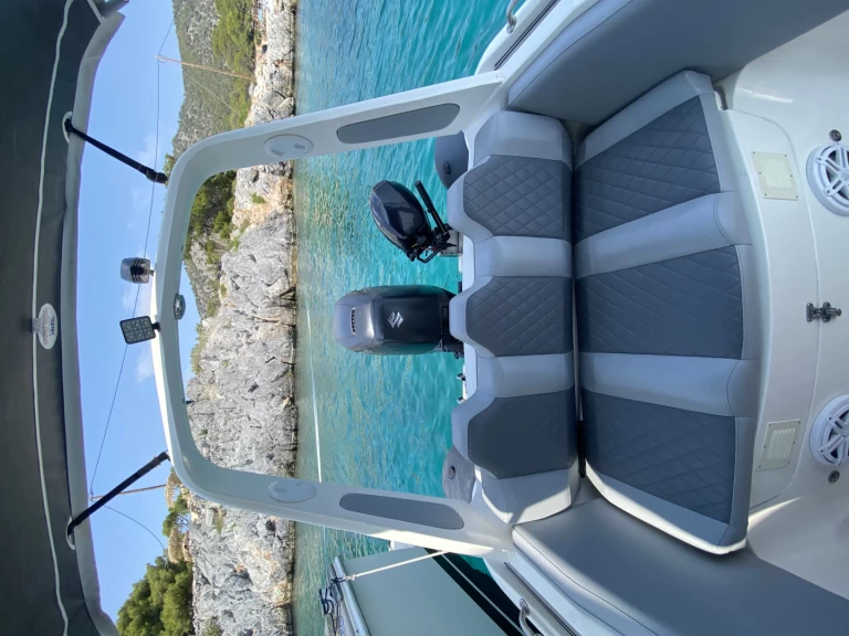 Location Semi-rigide mostro avec permis