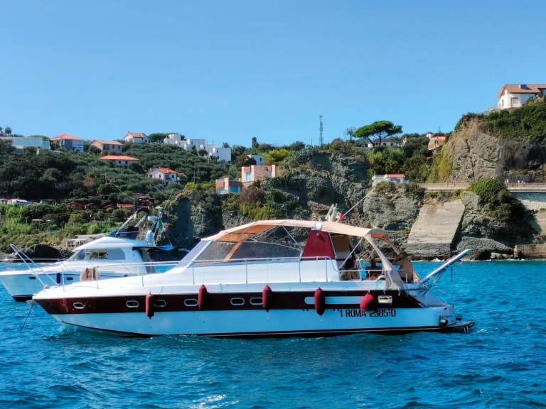 Location bateau Ferretti Open 43 à Savone sur Samboat
