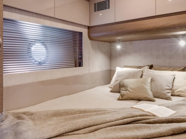 Location bateau Marine de Sant'Ambrogio pas cher GRAN TURISMO 50 HT