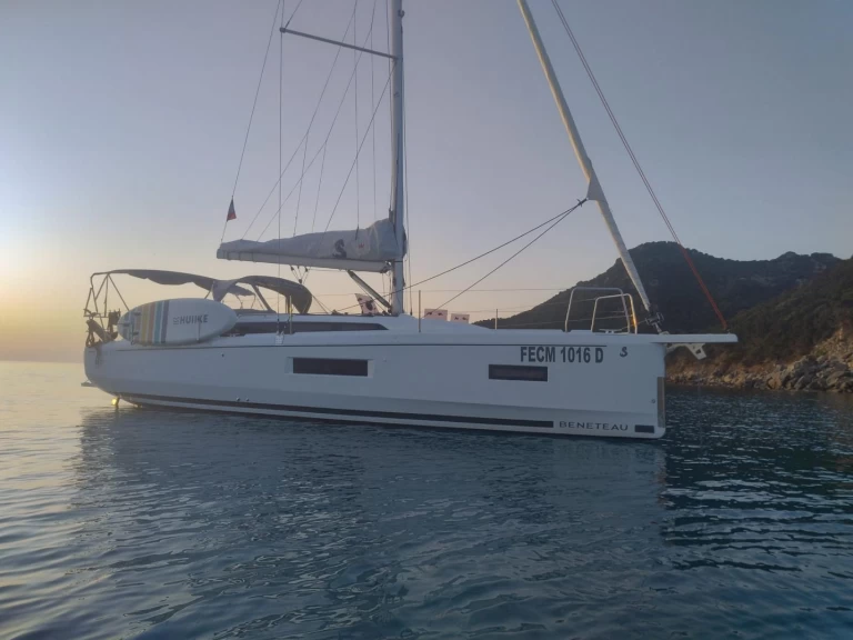 Location à Villasimius - Bénéteau Oceanis 37.1 sur SamBoat