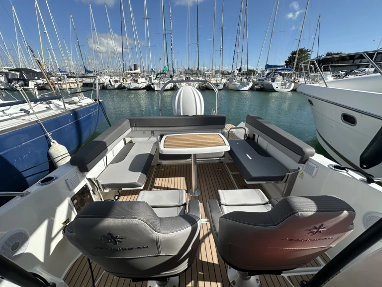 Jeanneau Cap camarat 7.5 wa série 3 a louer à La Rochelle
