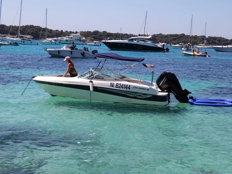 Bateau à moteur à louer à Vieux Port de Cannes au meilleur prix