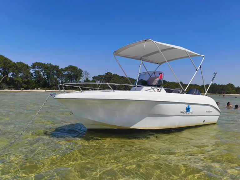 Location Bateau à moteur Pacific Craft avec permis