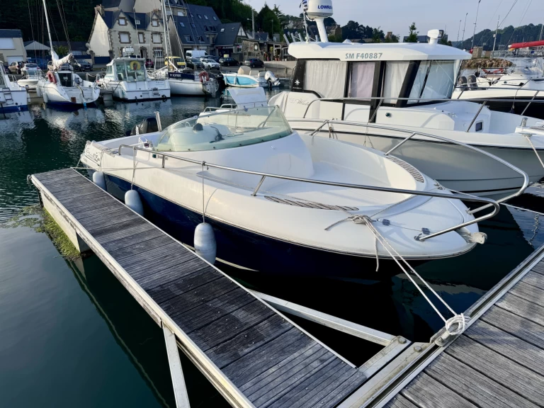 Location Bateau à moteur Jeanneau avec permis