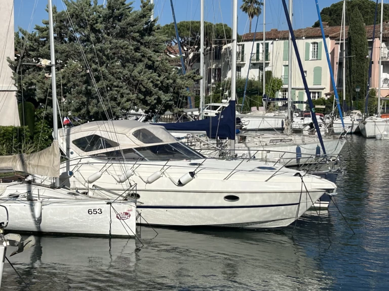 Louer Bateau à moteur avec ou sans skipper Cranchi à Saint-Tropez