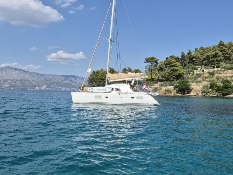 Catamaran à louer à Omiš au meilleur prix