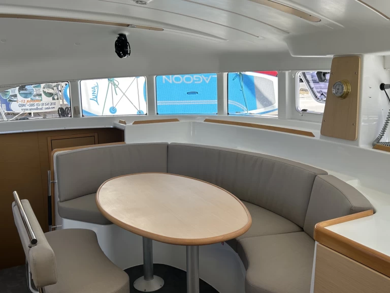 Louez un Lagoon Lagoon 380 S2 à Omiš