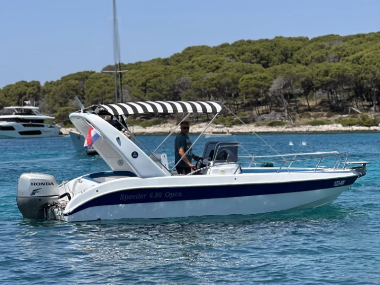Location Bateau à moteur Speeder avec permis