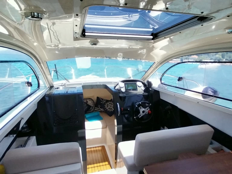 Location à Dubrovnik - Quicksilver Activ 705 Weekend sur SamBoat