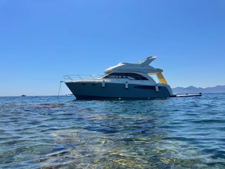 Louez un Meridian 341 Sedan à Mandelieu-la-Napoule