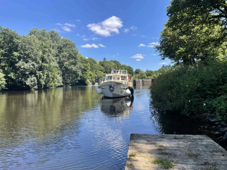Louez un Pedro 1020 à Saint-Nicolas des Eaux
