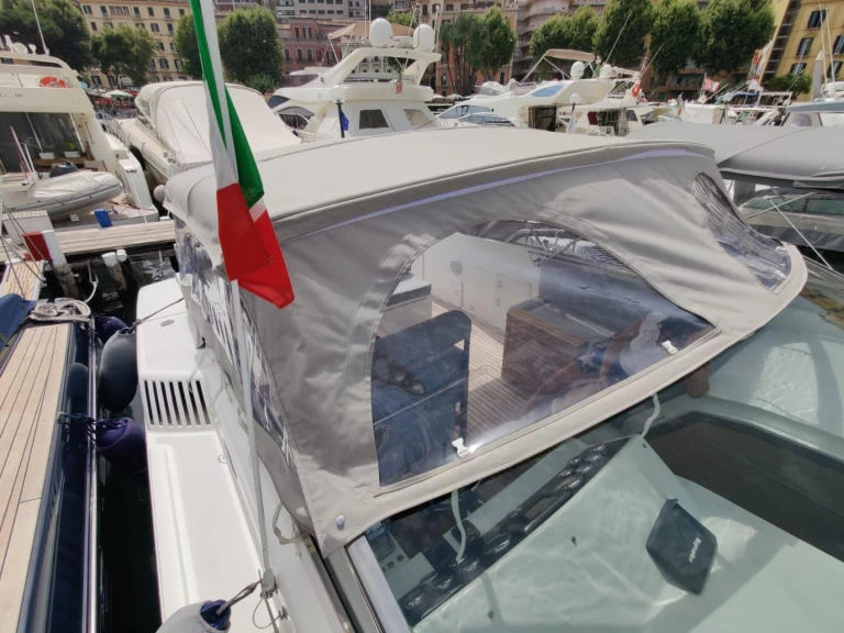 Louer Bateau à moteur avec ou sans skipper Tornado à Naples