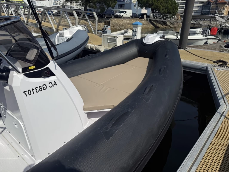 Location Semi-rigide Ranieri avec permis